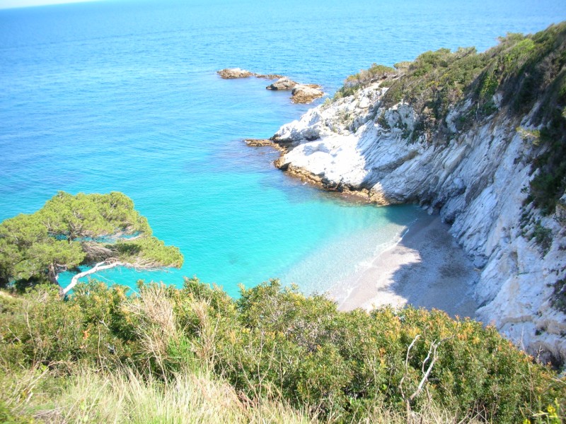 La costa rocciosa in provincia di Savona